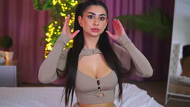 Snapshot of YemayaLuna chatting on December 26, 1:07 am YemayaLuna online show from December 26, 1:07 am