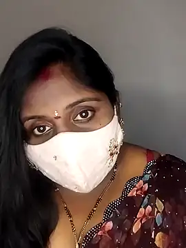 Snapshot of Sexy_Radhikaa chatting on February 15, 5:41 am Sexy Radhikaa online show from February 15, 5:41 am