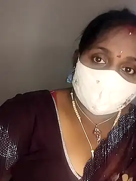 Snapshot of Sexy_Radhikaa chatting on March 19, 6:03 am Sexy Radhikaa online show from March 19, 6:03 am