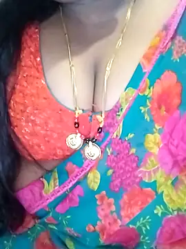 Snapshot of Sexy_Radhikaa chatting on November 1, 3:19 am Sexy Radhikaa online show from November 1, 3:19 am