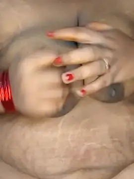 Snapshot of Sexy_Radhikaa chatting on November 18, 9:08 pm Sexy Radhikaa online show from November 18, 9:08 pm