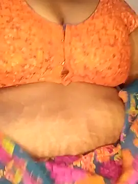 Snapshot of Sexy_Radhikaa chatting on November 27, 12:24 am Sexy Radhikaa online show from November 27, 12:24 am