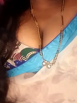 Snapshot of Sexy_Radhikaa chatting on December 15, 2:49 am Sexy Radhikaa online show from December 15, 2:49 am