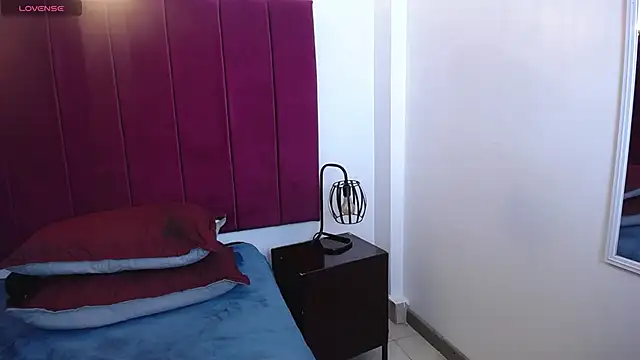 Kylee28 online show from December 30, 11:17 pm