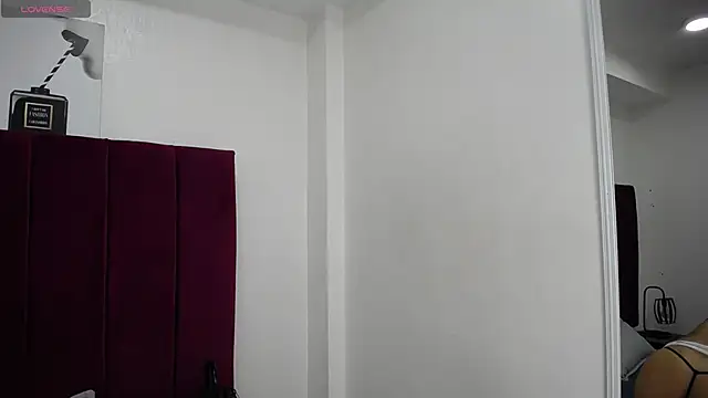 Kylee28 online show from January 25, 8:42 pm