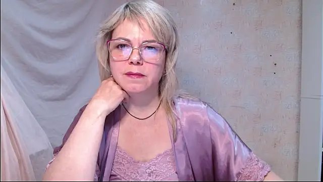 Snapshot of sweetsunset11 chatting on March 7, 3:36 am sweetsunset11 online show from March 7, 3:36 am