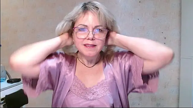 Snapshot of sweetsunset11 chatting on March 7, 3:42 pm sweetsunset11 online show from March 7, 3:42 pm