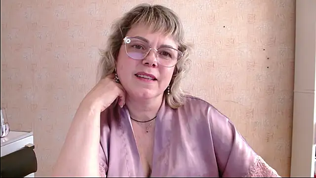 Snapshot of sweetsunset11 chatting on May 4, 1:40 pm sweetsunset11 online show from May 4, 1:40 pm