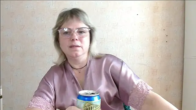 Snapshot of sweetsunset11 chatting on June 11, 3:21 pm sweetsunset11 online show from June 11, 3:21 pm