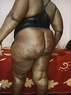 Snapshot of Sweetblackassxxx505 chatting on June 14, 5:04 pm Sweetblackassxxx505 online show from June 14, 5:04 pm