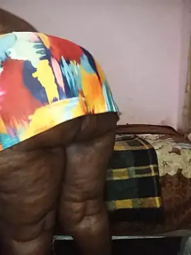 Snapshot of Sweetblackassxxx505 chatting on July 31, 8:19 pm Sweetblackassxxx505 online show from July 31, 8:19 pm
