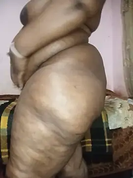 Snapshot of Sweetblackassxxx505 chatting on August 7, 12:01 am Sweetblackassxxx505 online show from August 7, 12:01 am