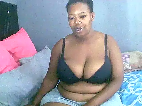 Snapshot of curvyloneah75 chatting on December 3, 6:48 am curvyloneah75 online show from December 3, 6:48 am
