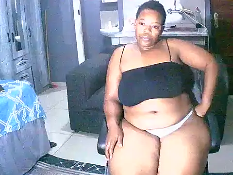 Snapshot of curvyloneah75 chatting on December 10, 7:00 pm curvyloneah75 online show from December 10, 7:00 pm