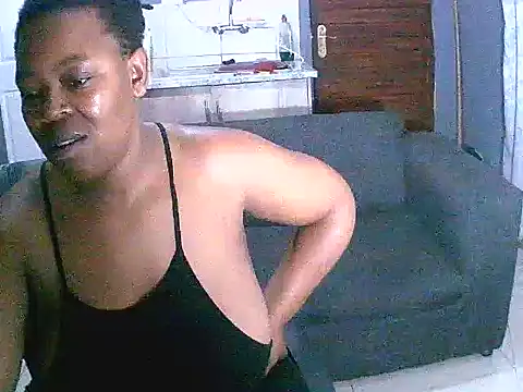 Snapshot of curvyloneah75 chatting on December 11, 8:39 pm curvyloneah75 online show from December 11, 8:39 pm