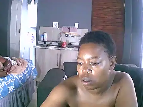 Snapshot of curvyloneah75 chatting on December 18, 8:53 am curvyloneah75 online show from December 18, 8:53 am