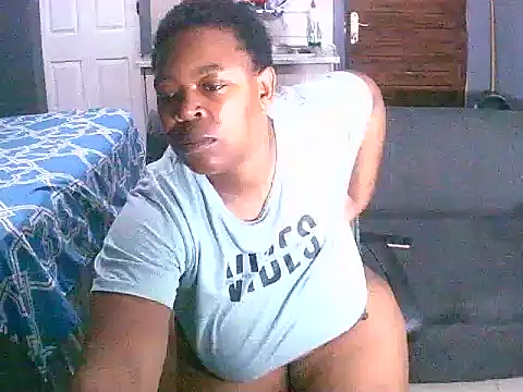 Snapshot of curvyloneah75 chatting on December 20, 8:45 pm curvyloneah75 online show from December 20, 8:45 pm