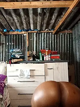 Snapshot of curvyloneah75 chatting on January 17, 10:42 am curvyloneah75 online show from January 17, 10:42 am