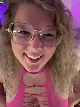 CurvyAnonymousGirl89 online show from February 26, 5:01 pm