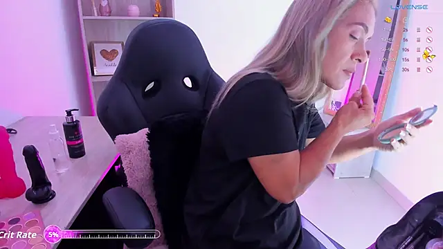 Evangeline johns online show from October 1, 7:31 pm