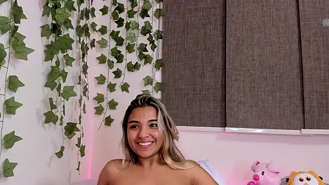 Snapshot of Annebull_ chatting on January 10, 5:47 am Annebull online show from January 10, 5:47 am