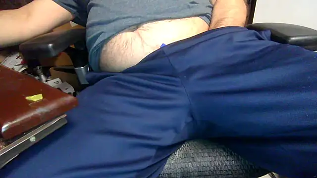 Snapshot of thickdaddy59 chatting on December 3, 3:20 am thickdaddy59 online show from December 3, 3:20 am