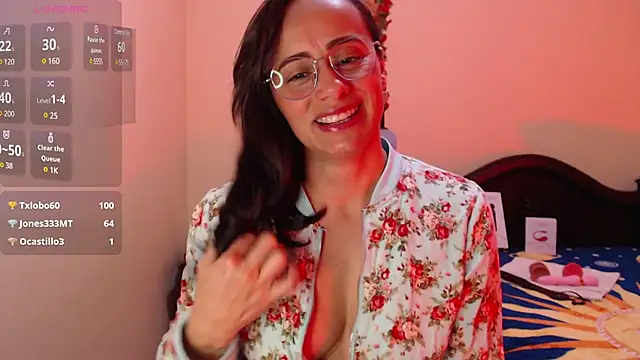 Snapshot of sara_florez1 chatting on February 5, 2:05 pm sara florez1 online show from February 5, 2:05 pm