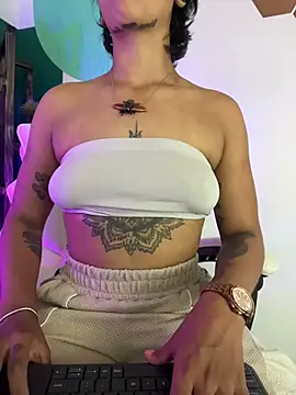 LollaByer online show from December 17, 9:32 pm