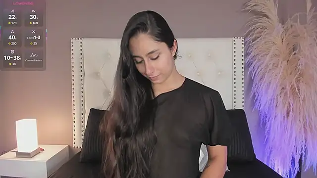 Julia Martinez  online show from June 22, 4:15 pm