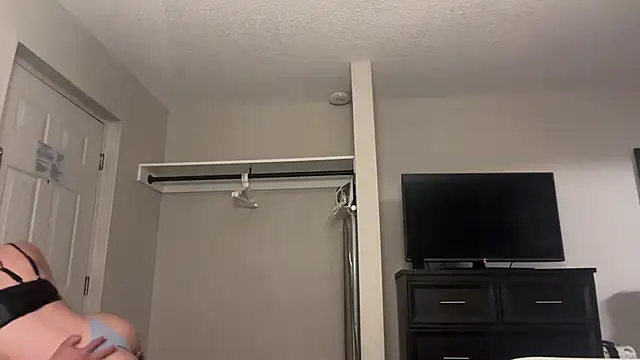 emilyrod01 online show from December 10, 2:05 am