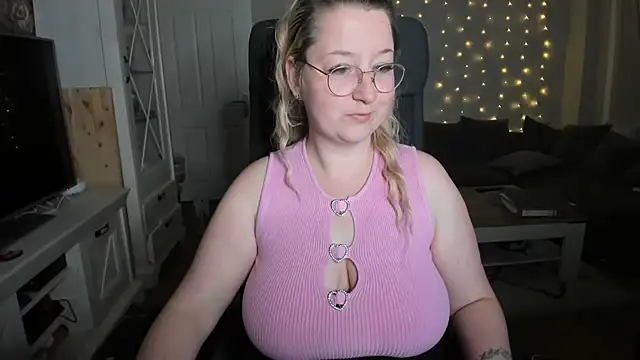 Lillyloo  online show from November 8, 7:56 pm