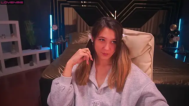 DreamyLinaa online show from December 7, 10:12 am