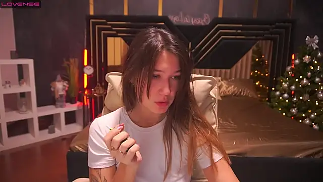 DreamyLinaa online show from December 9, 7:28 am