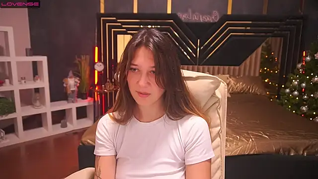 DreamyLinaa online show from December 9, 10:32 am