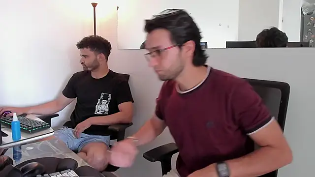 Snapshot of andrewChris_ chatting on September 26, 4:55 pm andrewChris online show from September 26, 4:55 pm