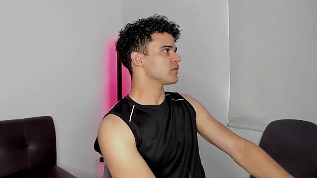 Snapshot of andrewChris_ chatting on September 29, 8:24 pm andrewChris online show from September 29, 8:24 pm