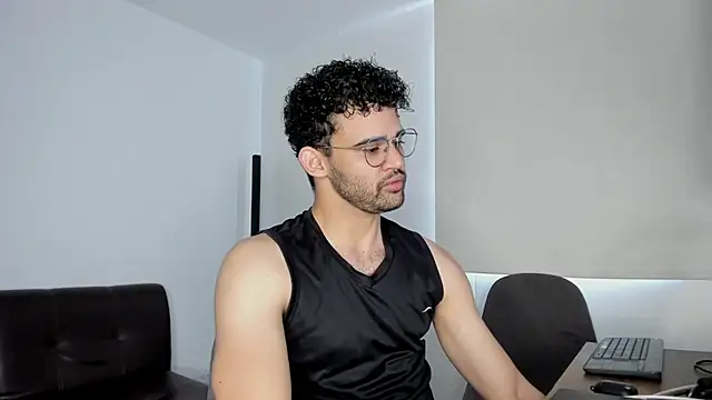 Snapshot of andrewChris_ chatting on October 24, 3:30 pm andrewChris online show from October 24, 3:30 pm