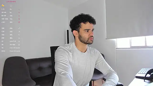 Snapshot of andrewChris_ chatting on October 31, 4:19 pm andrewChris online show from October 31, 4:19 pm