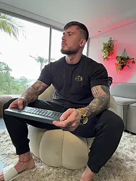 DimitriSullivan  online show from December 4, 1:42 pm