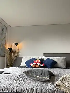 DimitriSullivan  online show from February 17, 1:18 pm