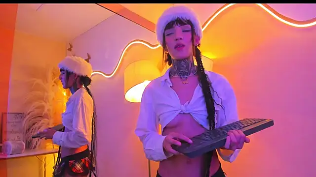 Snapshot of Ameliewitte_mjs chatting on December 6, 3:55 pm Ameliewitte mjs online show from December 6, 3:55 pm