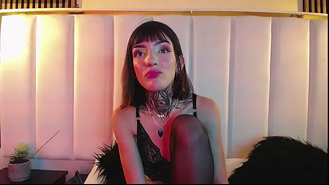 Snapshot of Ameliewitte_mjs chatting on December 24, 4:19 pm Ameliewitte mjs online show from December 24, 4:19 pm