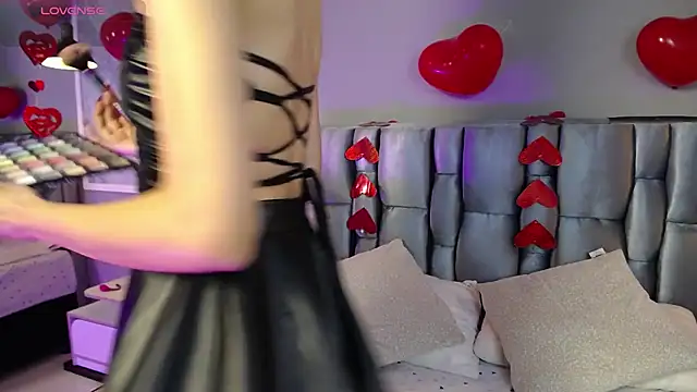 Snapshot of Ameliewitte_mjs chatting on February 21, 7:43 pm Ameliewitte mjs online show from February 21, 7:43 pm