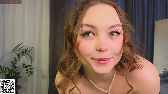 Snapshot of GwendolynFinch chatting on March 6, 7:36 am GwendolynFinch online show from March 6, 7:36 am