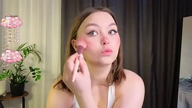 Snapshot of GwendolynFinch chatting on March 12, 1:03 am GwendolynFinch online show from March 12, 1:03 am