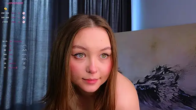 Snapshot of GwendolynFinch chatting on March 15, 4:13 am GwendolynFinch online show from March 15, 4:13 am