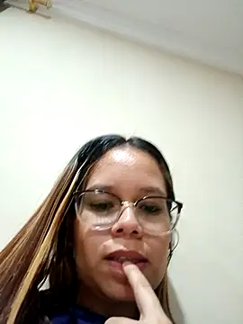 Snapshot of anthiamelisa chatting on February 25, 12:14 am anthiamelisa online show from February 25, 12:14 am