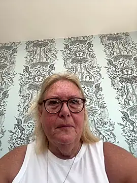 MoistCurveyChanel online show from July 15, 8:52 am