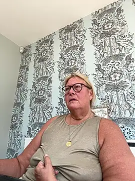 MoistCurveyChanel online show from July 17, 10:44 am