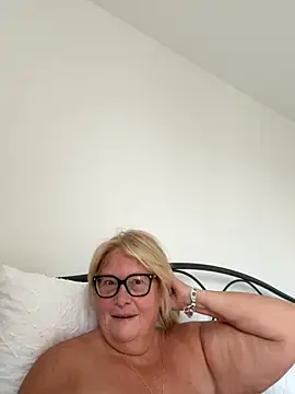 MoistCurveyChanel online show from July 22, 6:49 am